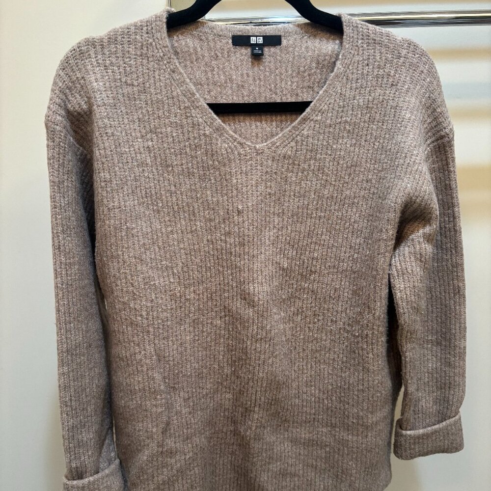 Super Soft Oversized Oatmeal Uniqlo Sweater- Size Medium